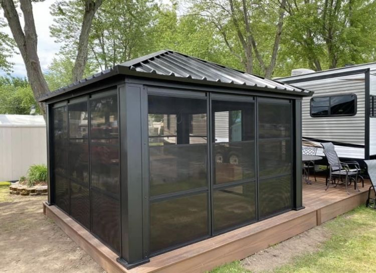 Jardin Sunroom with Walls