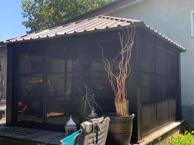 Jardin Sunroom with Smoked Windows